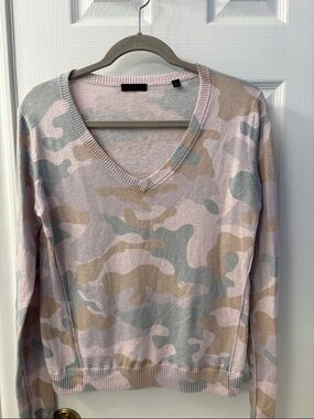 ATM Anthony Thomas Melillo Pink, Tan & Light Green Camouflage V-Neck Knit